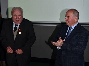 Častnega člana Društva Slovenija Rusija S.Slavca so nagradili z medaljo Ministrstva za obrambo Ruske federacije, 12. oktobra 2012